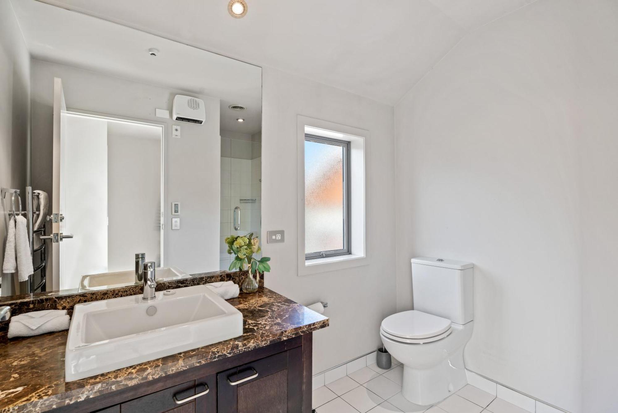Lakefront Living - 4 Bedrm Apartment Alpine Vilage Queenstown Extérieur photo
