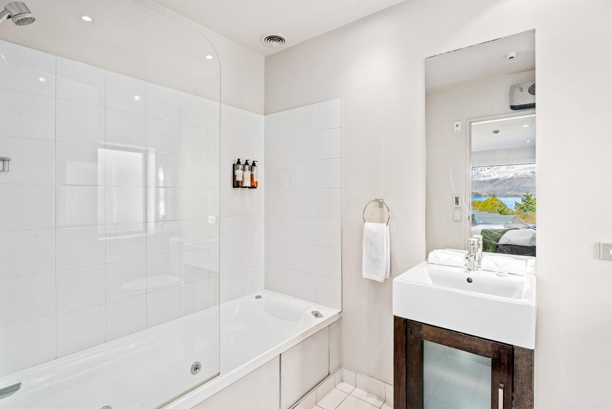 Lakefront Living - 4 Bedrm Apartment Alpine Vilage Queenstown Extérieur photo